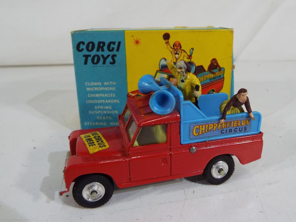 Corgi Toys - Chipperfields Circus Landrover parade vehicle # 487 with clown, chimpanzee,