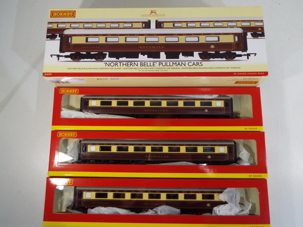 Model Railways - a coach pack of OO gauge Hornby # R4539 'Northen Belle' Pullman Cars consisting of