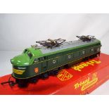 Model Railways - Tri-ang OO gauge electric locomotive 257 double ended electric loco with twin
