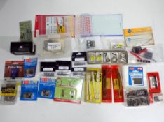 Model Railways - a good mixed lot of N gauge accessories,