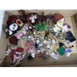 Dolls House Accessories - a collection of good quality dolls house accessories to include metal