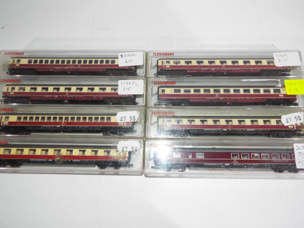 Fleischmann N gauge - eight passenger carriages, maroon and cream livery,