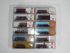 Model Railways - Roco - twelve boxed items of N gauge rolling stock by Roco, includes 25028, 25555,