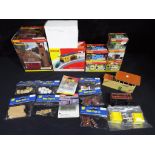 Model Railways - a good mixed lot of Hornby OO gauge predominantly scenics comprising R8757, R8626,