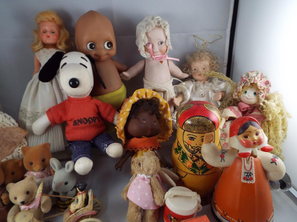 A good mixed collection of vintage dolls to include a plastic Kewpie doll, - Image 2 of 4