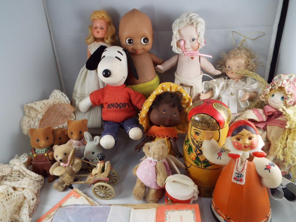 A good mixed collection of vintage dolls to include a plastic Kewpie doll, - Image 3 of 4