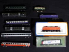Model Railways - Ro Co and Arnold N gauge - seven items of rolling stock predominantly unboxed to