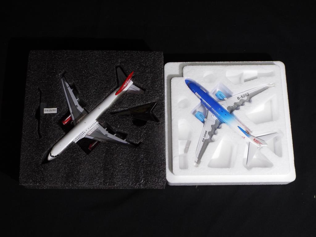 Diecast - two Aviation 1:200 scale aeroplanes comprising Boeing 737/700 and Airbus A320-231, - Image 2 of 2