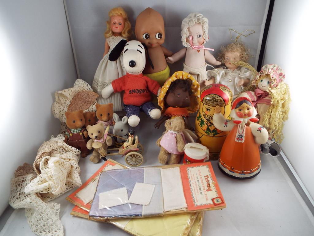 A good mixed collection of vintage dolls to include a plastic Kewpie doll,
