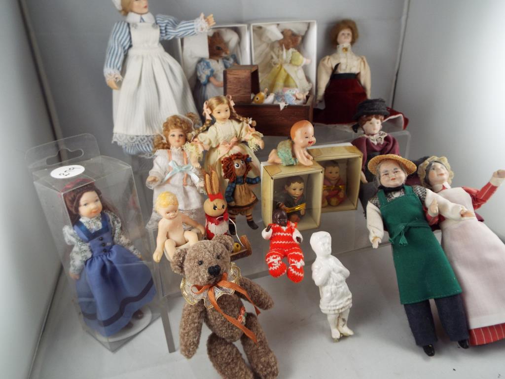 Dolls House accessories - a collection a quality dolls house figurines, - Image 3 of 4