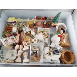 Dolls House accessories - a good mixed lot of dolls house accessories to include miniature