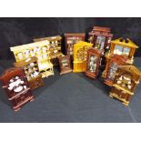 Dolls House Accessories - a collection of twelve good quality doll's house accessories comprising