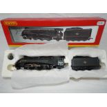 Hornby - an OO gauge model 4-6-2 locomotive and tender, class A4 'Golden Fleece' op no 60030,