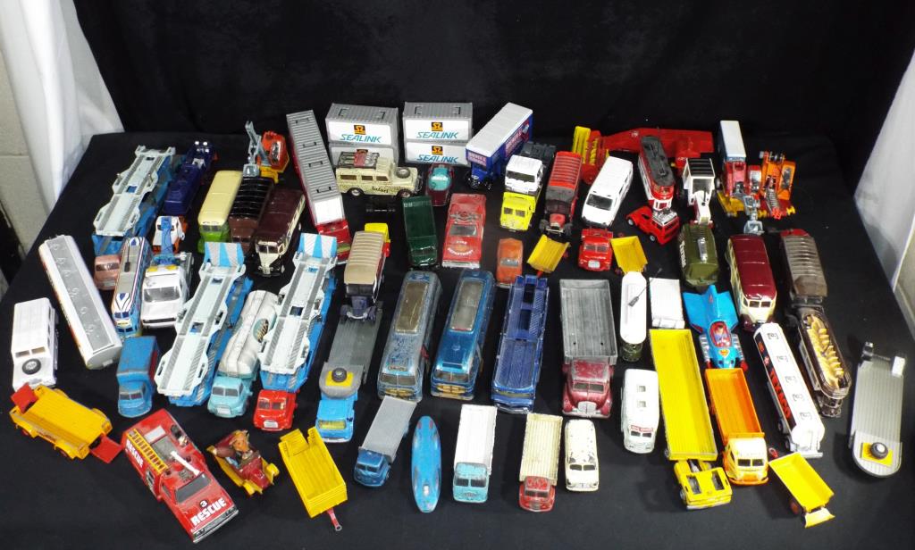 Diecast - Corgi, Metoy - in excess of 50 modern and vintage diecast vehicles in various scales,