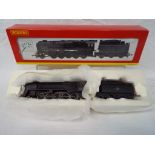 Hornby - an OO scale model 2-10-0 class 9F locomotive and tender, op no 92239, Super detail,