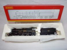 Hornby - an OO gauge model 4-6-0 locomotive and tender, Castle class, BR livery, op no 5074,