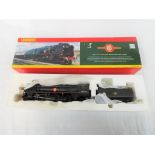 Hornby - an OO gauge model 4-6-2 locomotive and tender, op no 35028 'Clan Line',