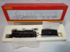 Hornby - an OO gauge model 4-6-0 locomotive and tender, Castle class, BR livery, op no 4086,