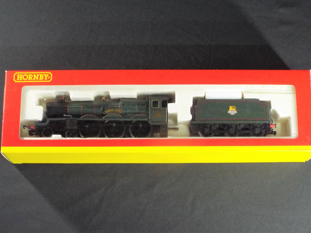 Model Railways - Hornby OO gauge steam locomotive 4-6-0 Castle Class, named Warwick Castle,