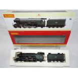 Hornby - an OO gauge model 4-6-2 locomotive and tender, class A3 'The White Knight' op no 60077,