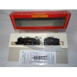 Hornby - an OO gauge model 4-6-0 locomotive and tender, 'Earl Cairns' op no 5053, green BR livery,