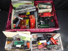 Hornby & others - A good mixed lot of unboxed model railway items to include controllers /