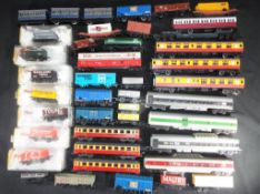 Hornby, Liliput & other - Approximately 40 items of OO & HO gauge rolling stock,