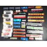 Hornby, Liliput & other - Approximately 40 items of OO & HO gauge rolling stock,