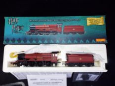 Model Railways - Hornby - a boxed OO gauge 4-6-0 steam locomotive R2662 'Hogwarts Castle', Op. No.