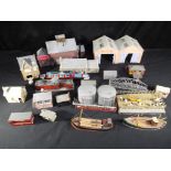 Dapol & others - A mixed lot of OO gauge scenics to include, buildings, boats and similar,