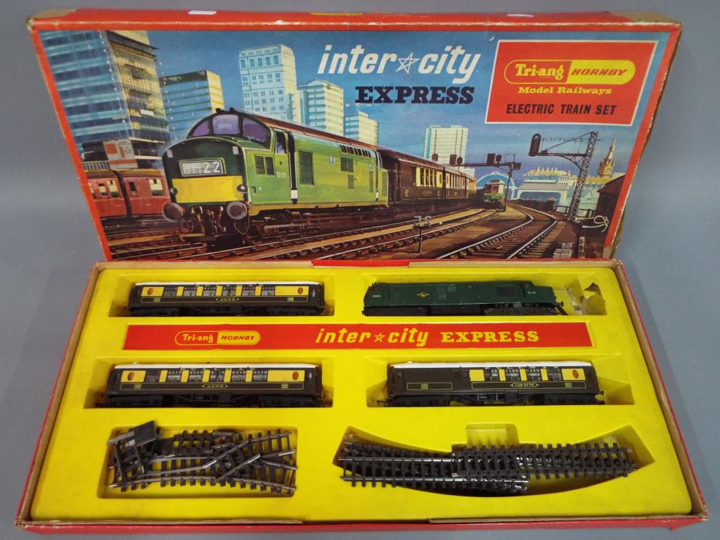 Triang / Hornby - A boxed Triang OO Gauge RS9 Intercity Express Train Set containing BR Class 37
