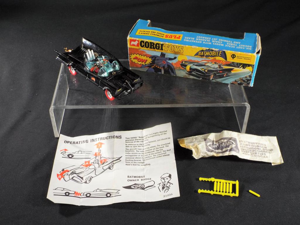 Corgi - A boxed Corgi 267 Batmobile with Red Tyres. - Image 2 of 4