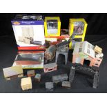 Bachmann, Hornby & other - A mixed lot of scenics predominately unboxed, includes Scenix EM6113 x3,