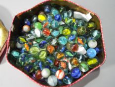 Marbles - A vintage tin containing a quantity of vintage marbles, approximately 200 in total.