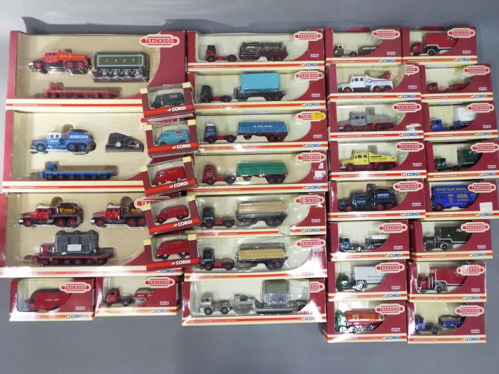 Diecast model vehicles - Corgi - a lot consisting of a quantity of limited edition track side scale