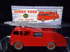 Dinky Supertoys - A boxed Dinky Supertoys # 955 Fire Engine with Extending Ladder,