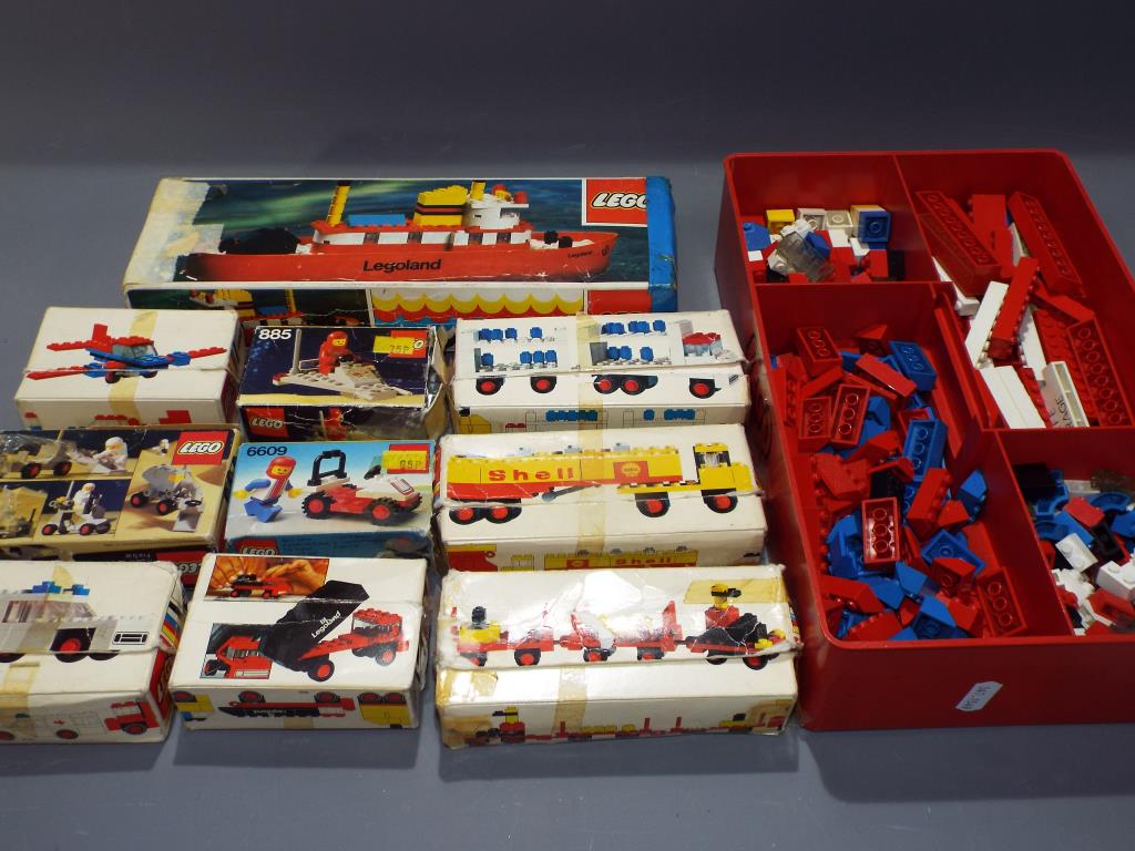 Lego - a quantity of boxed and loose Lego kits to include Legoland Boats, 6821, 606, 600, 6609, 885, - Image 2 of 2