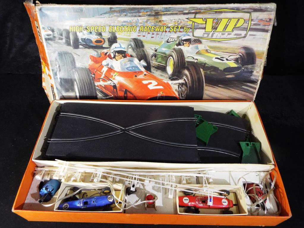 VIP Raceways - A boxed VIP Raceways Set F.R.1100.