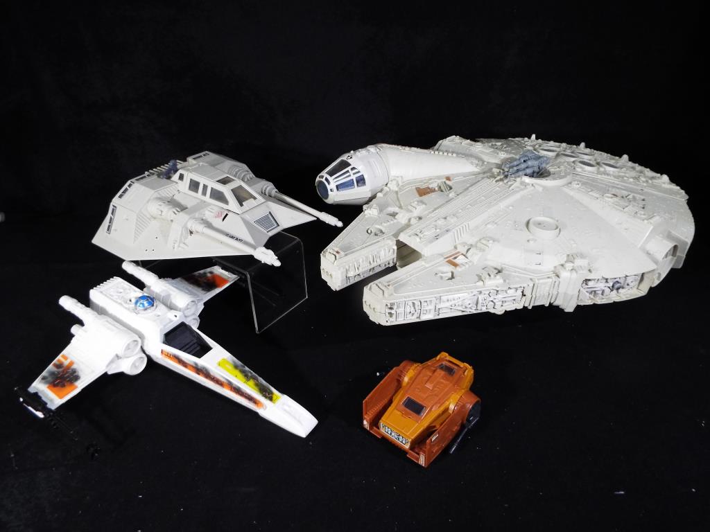 Star Wars - A collection of unboxed Star Wars vehicles including the Millennium Falcon,