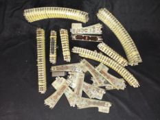 Hornby Dublo - In excess of 50 pieces of Hornby Dublo 3 Rail track, including straights,