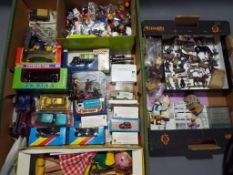 Diecast Scale Models - a good mixed lot containing predominantly diecast model vehicles with