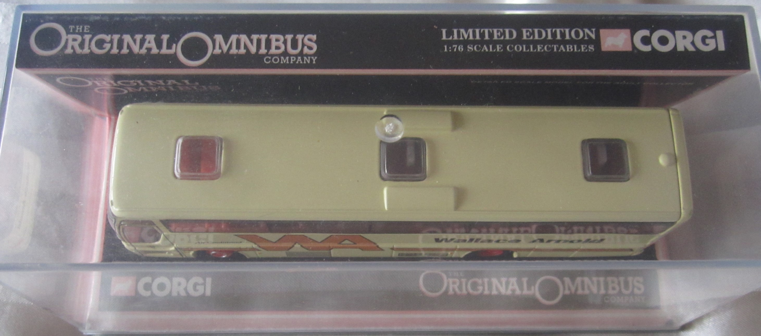 CORGI LIMITED EDITION COACHES PARRYS & WALLACE ARNOLD + IRLAM LORRY - Image 2 of 4