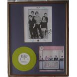 MUSIC - FRAMED HAND SIGNED PULP PUBLICITY CARD AND COMMON PEOPLE SINGLE