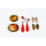 Banded agate brooch, pair of drop earrings,