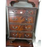 A Georgian style reproduction mahogany chest of four long drawers 21" wide
