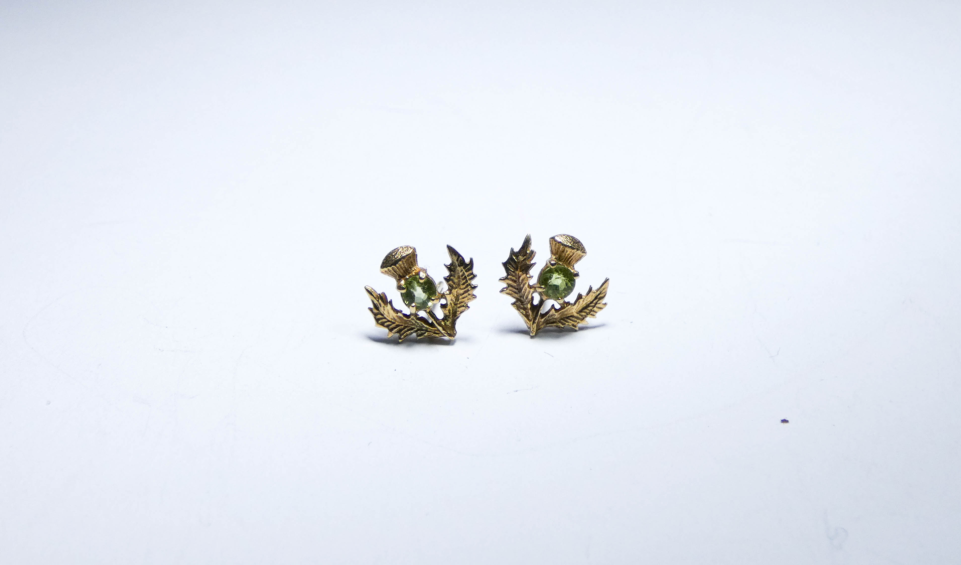 Three pairs of earrings to include green chalcedony screw fitting vintage earrings, - Image 5 of 5