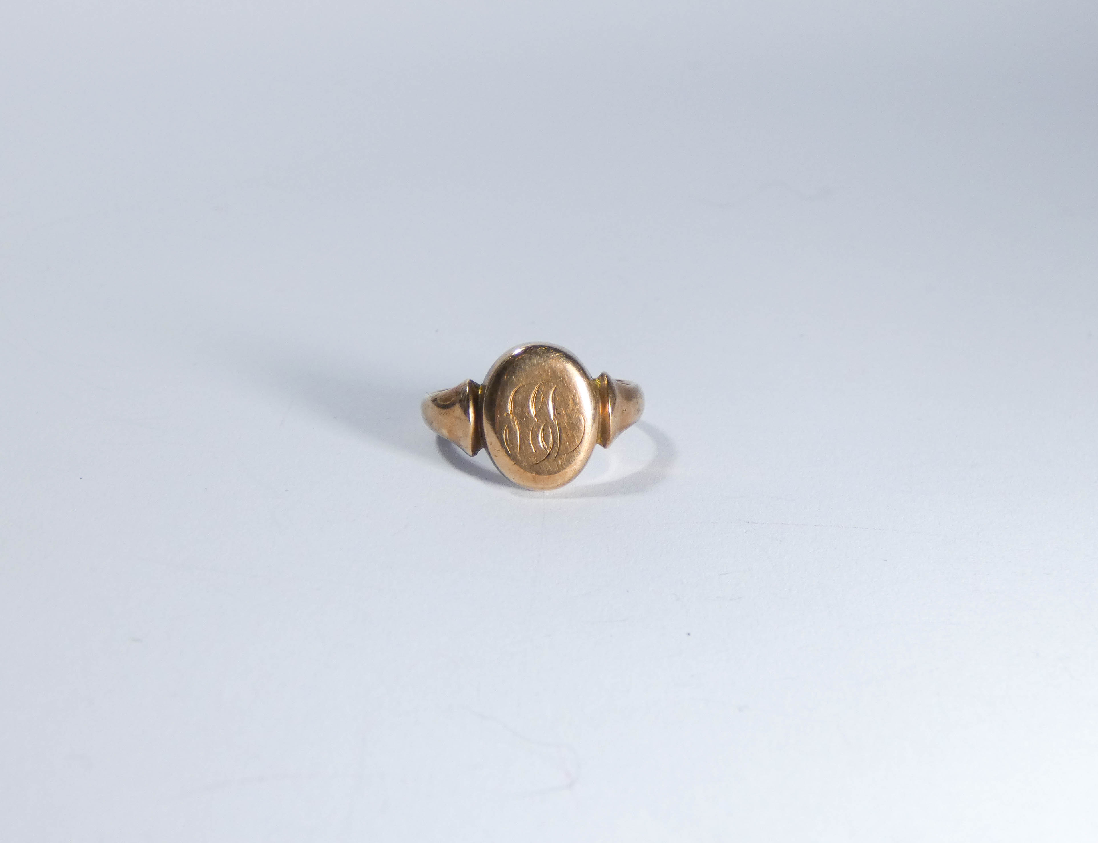 9ct rose gold signet ring, with inscription inside For Bessie, Chester hallmarks 1910, ring size R,