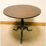 A circular Georgian mahogany occasional table 2'6 diameter