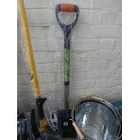 A new stainless steel boarder spade