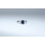 18ct white gold sapphire dress ring set with a trap cut dark blue sapphire to the centre flanked